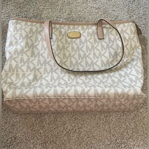 Michael Kors padded laptop bag